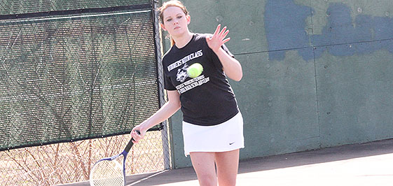 Cheltsi Hinners played No. 2 singles.